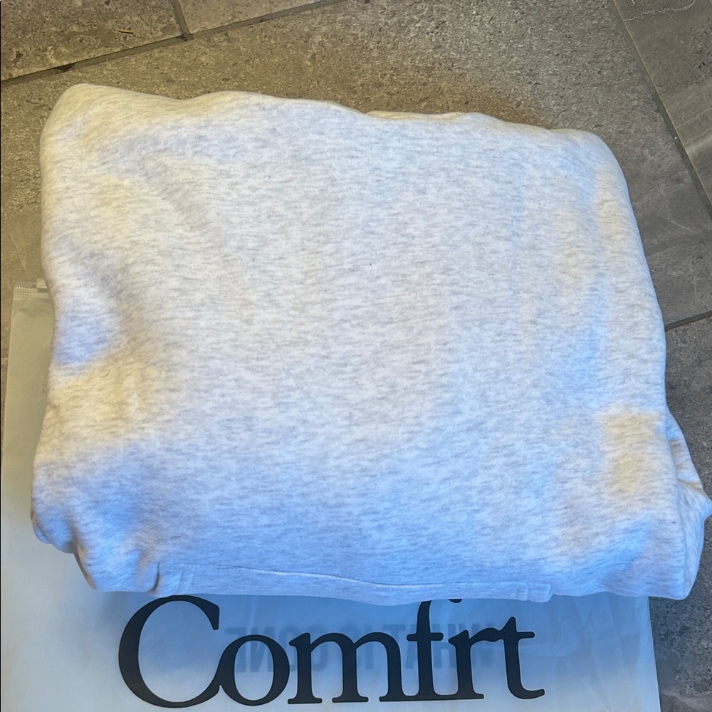 NWT Comfrt Basic Crop Hoodie Light Gray Women's Hoodie Sweatshirt